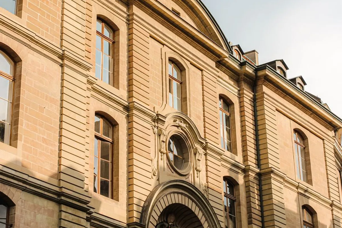 A classical brick museum facade with an arched entrance